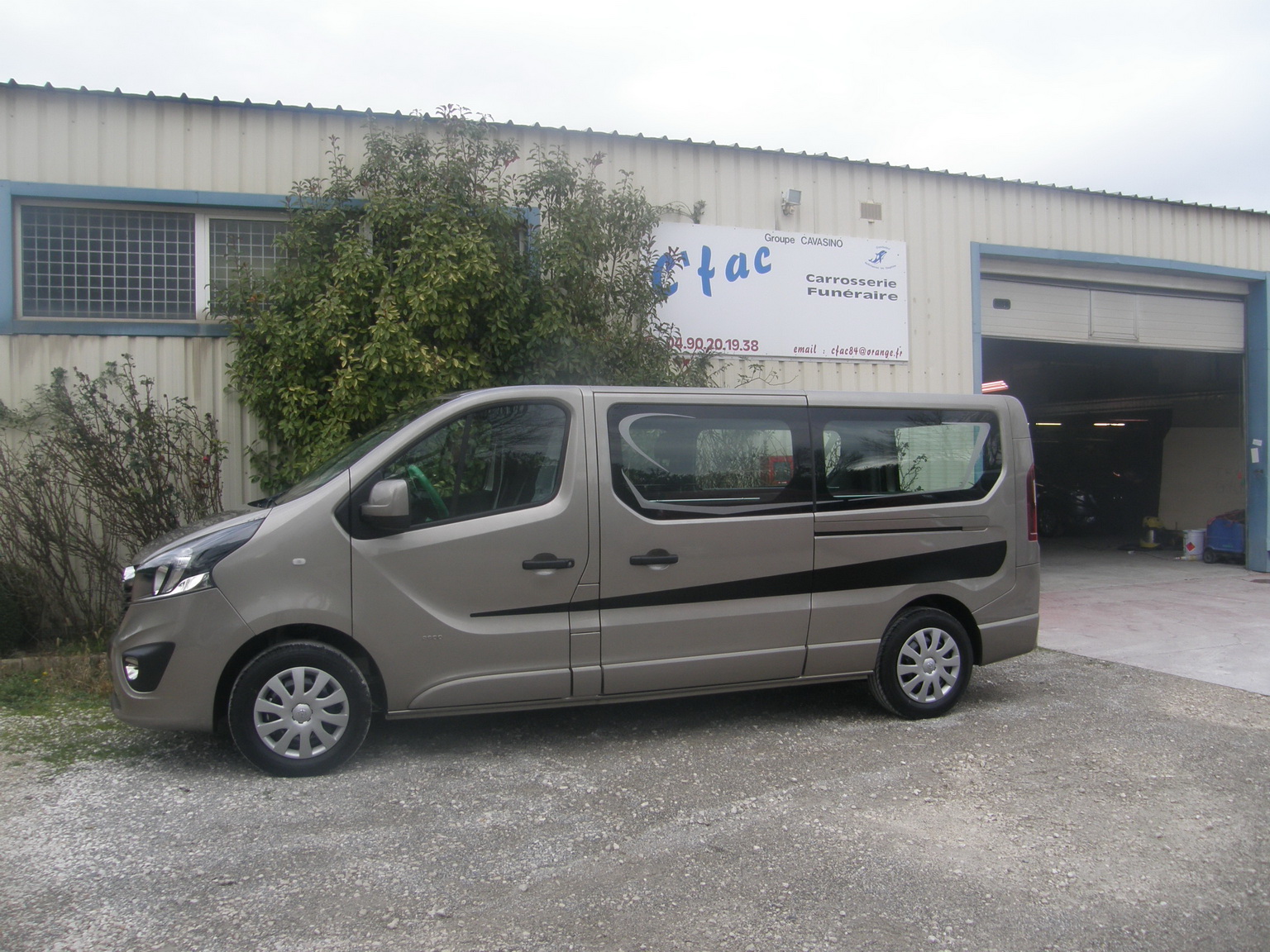 véhicule funéraire vivaro