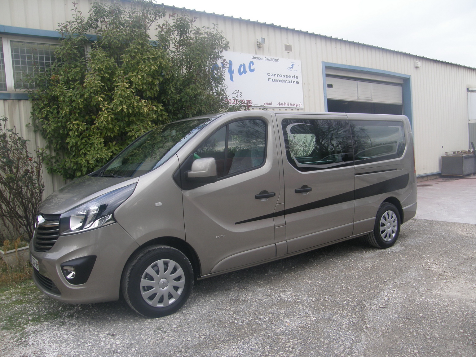 véhicule funéraire vivaro