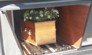 corbillard cercueil apparant