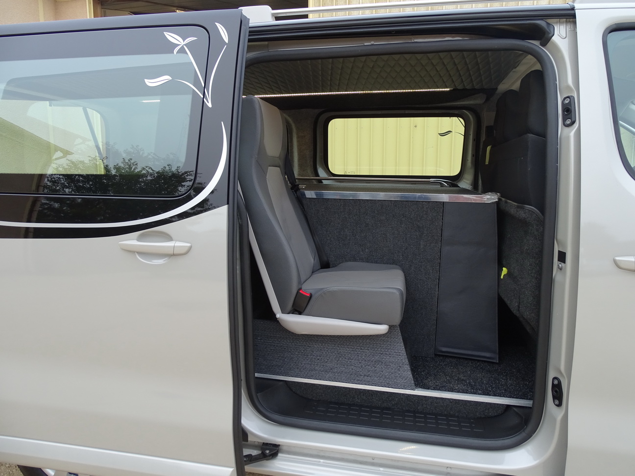 corbillard apres mise biere opel vivaro (11) corbillard apres mise biere opel vivaro