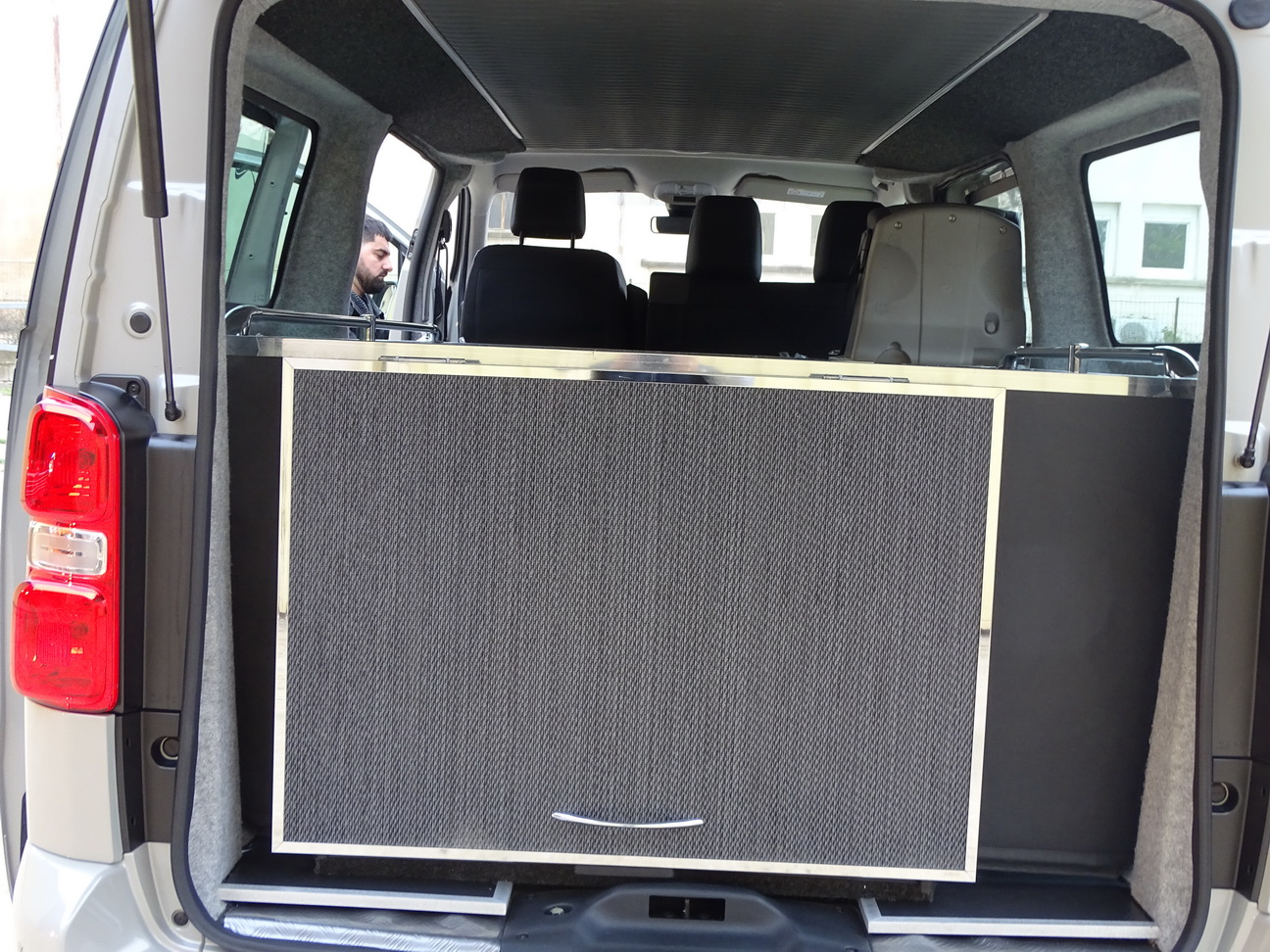 corbillard apres mise biere opel vivaro (5) corbillard apres mise biere opel vivaro