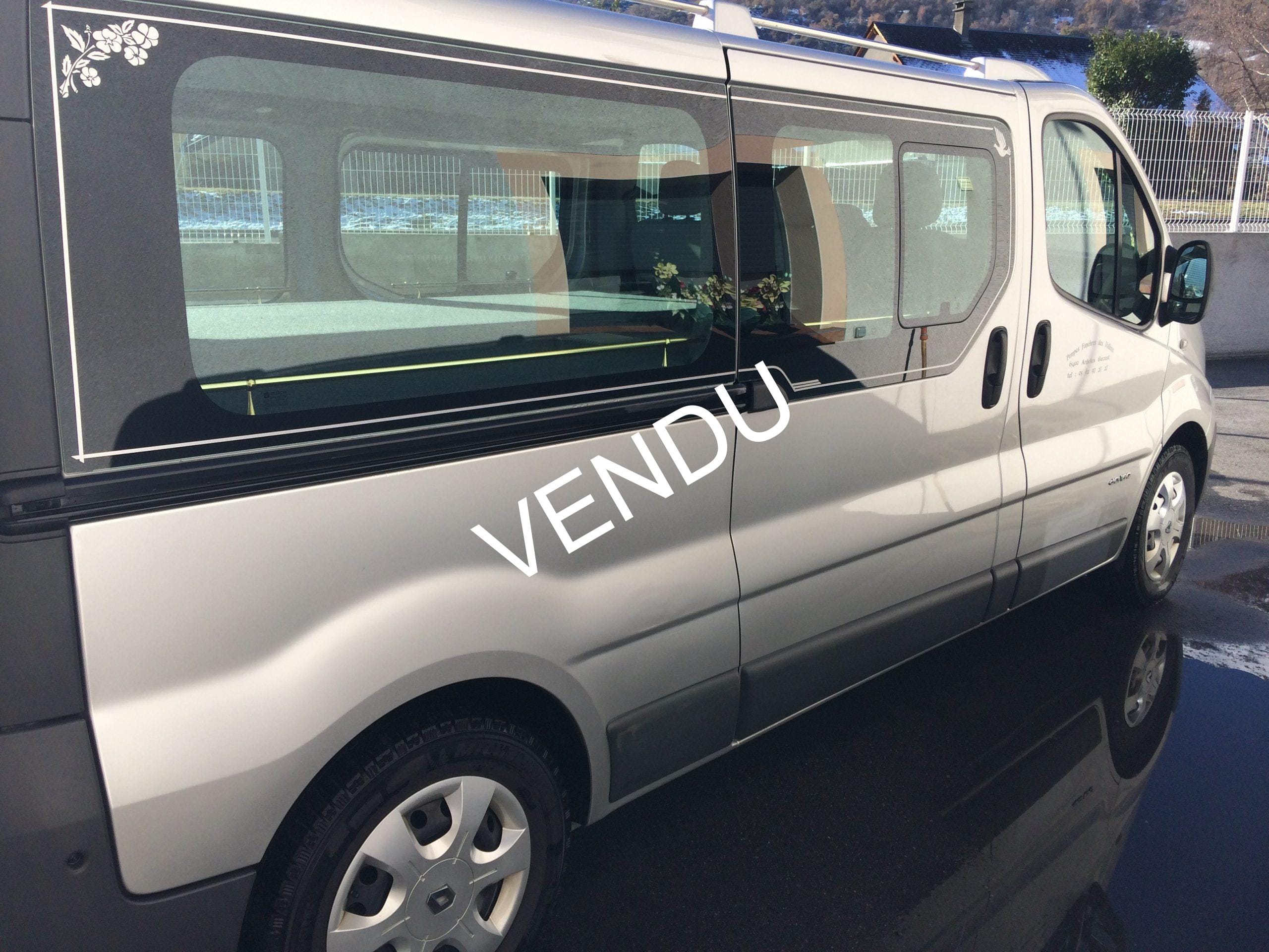 Corbillard d’occasion: Renault Trafic – 104.000 kms – VENDU
