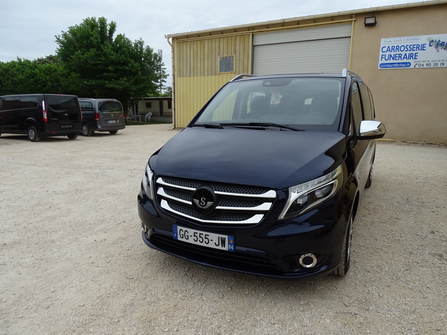 Corbillard mixte Mercedes Vito bleu