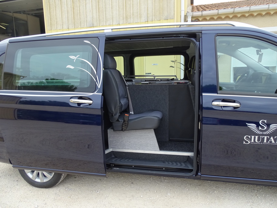 Corbillard mixte Mercedes Vito bleu