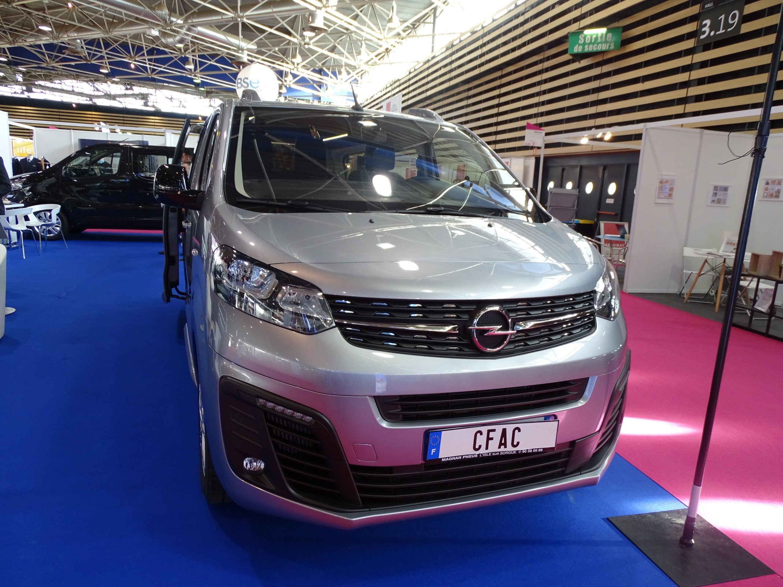 Corbillard Opel Vivaro finition Bois brûlé