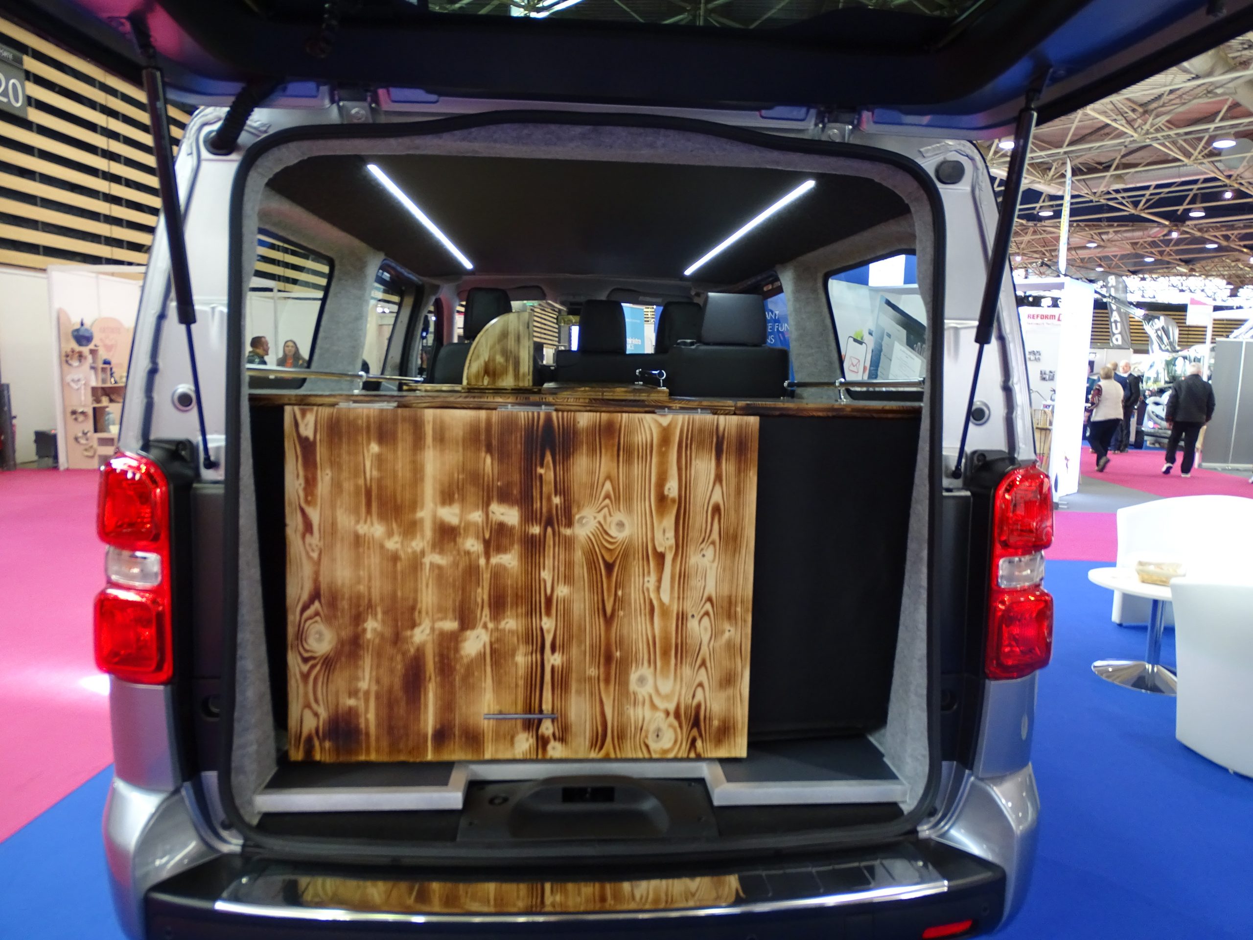 Corbillard Opel Vivaro finition Bois brûlé