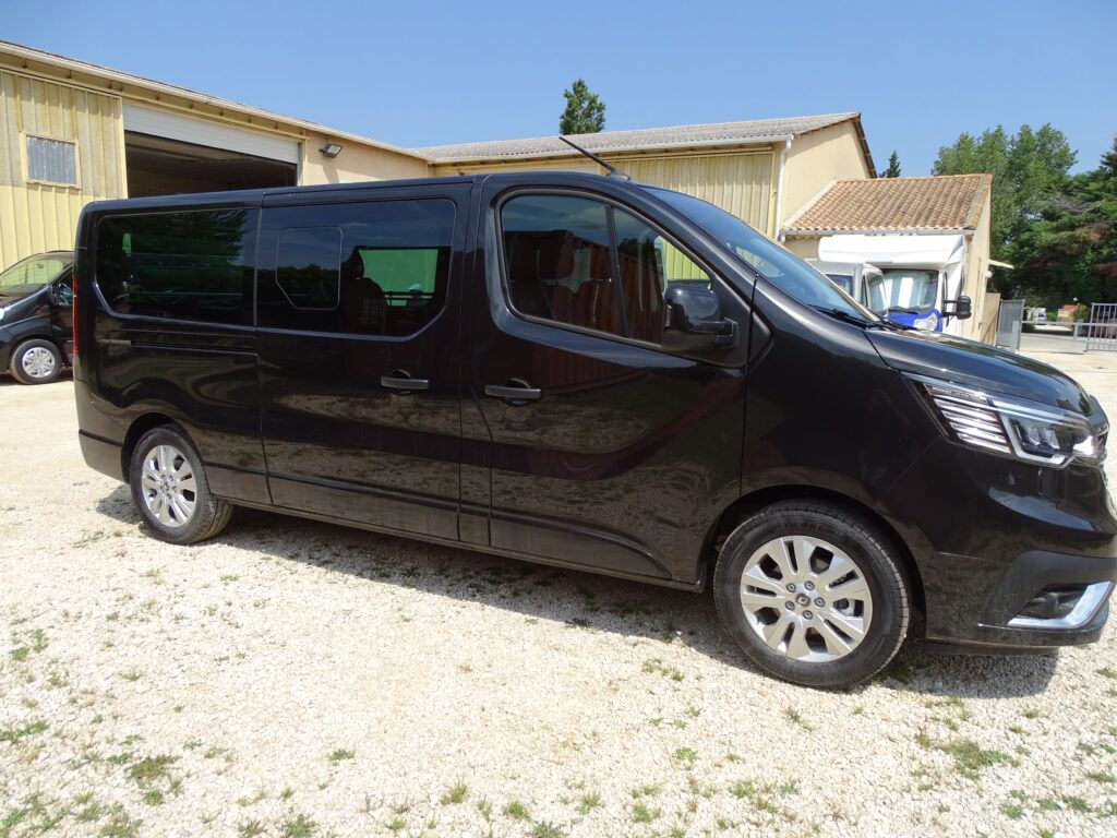 Corbillard neuf Renault Trafic mixte