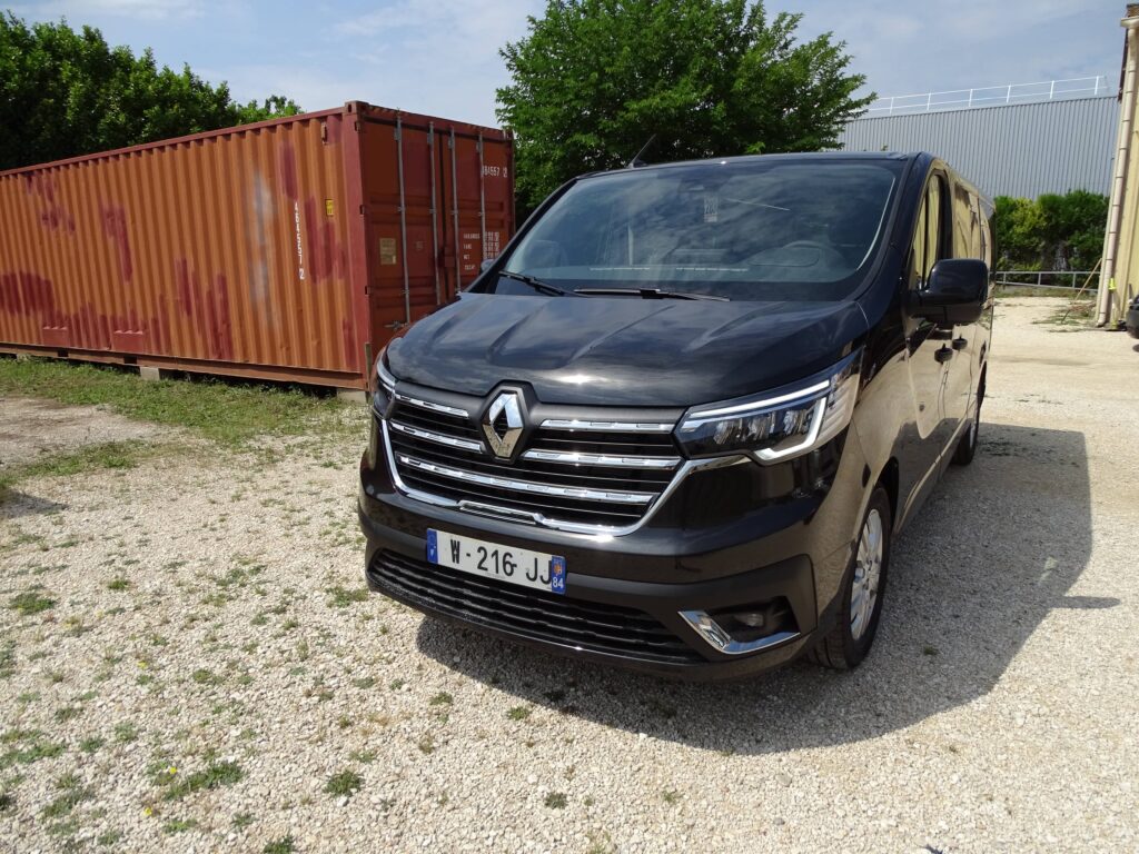 Corbillard neuf Renault Trafic mixte