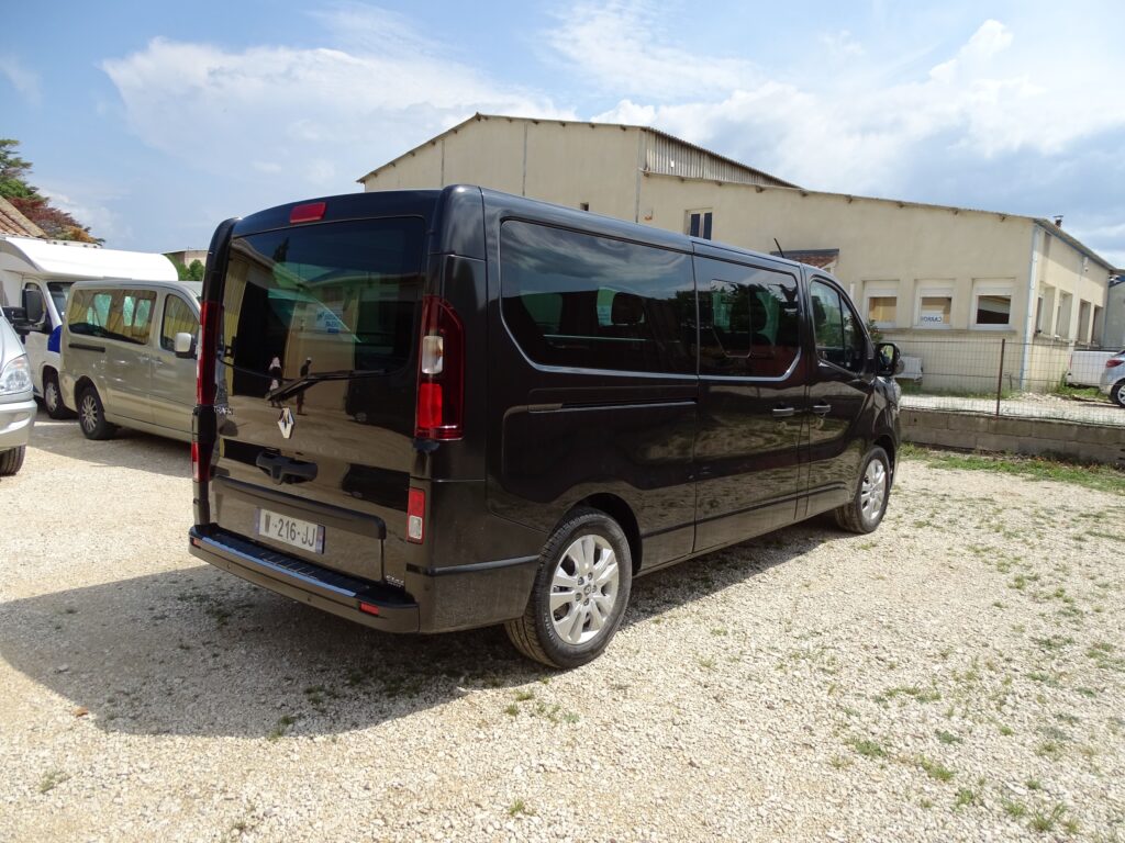 Corbillard neuf Renault Trafic mixte