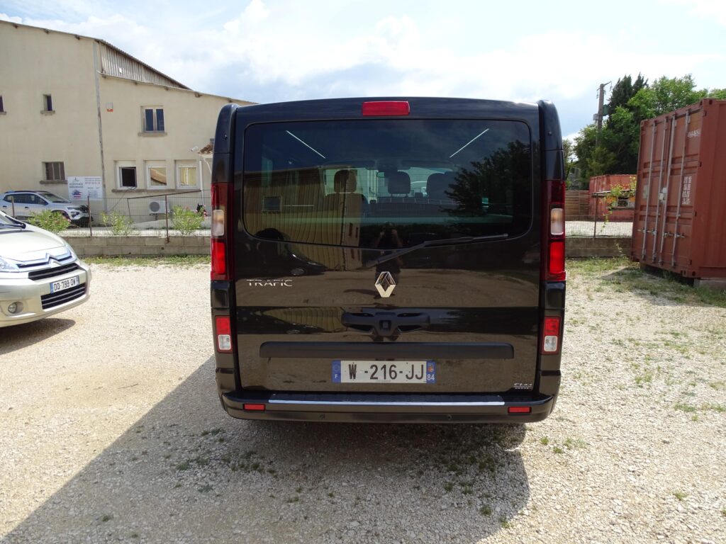 Corbillard neuf Renault Trafic mixte