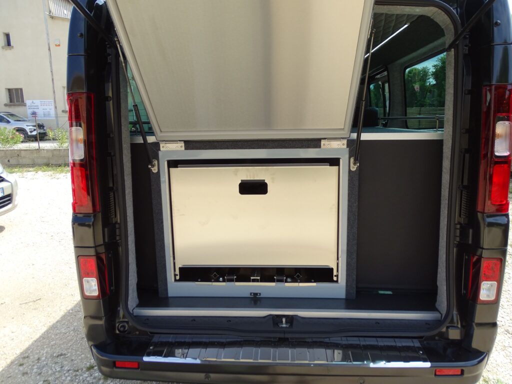 Corbillard neuf Renault Trafic mixte