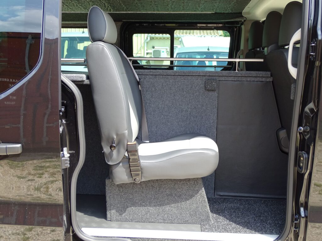 Corbillard neuf Renault Trafic mixte