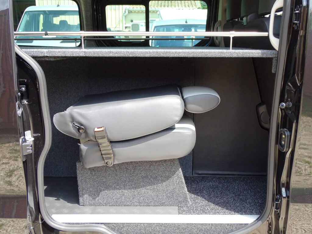 Corbillard neuf Renault Trafic mixte